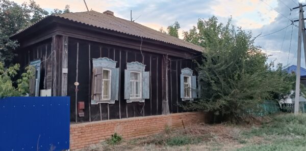 Дом с четырехскатной крышей в Приволжском (Куккус)