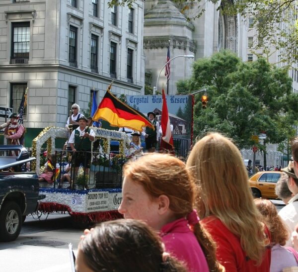 Празднование 6 октября в Нью-Йорке (Фото: Internationale Medienhilfe)